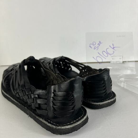 Valencia Imports Sandals Mens 9.5 Black Leather Tire Sole Casual Traditional